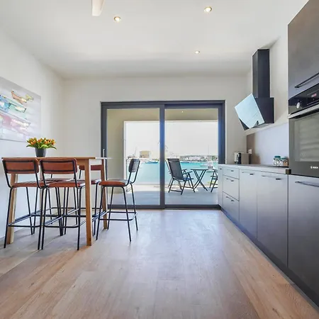 Luxe Royal Dutch Apartment