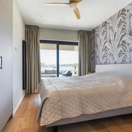 Luxe Royal Dutch Apartment
